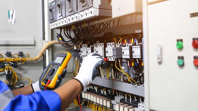 Prüfung an einer Energieanlage