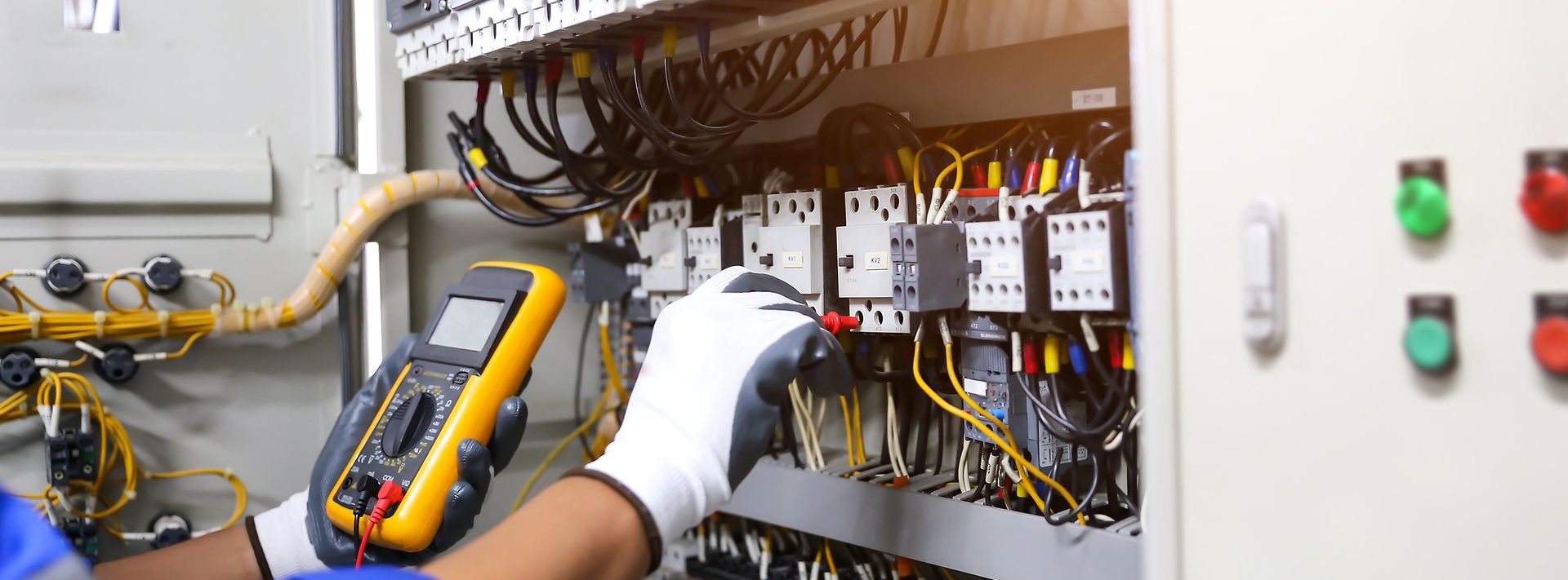 Prüfung an einer Energieanlage