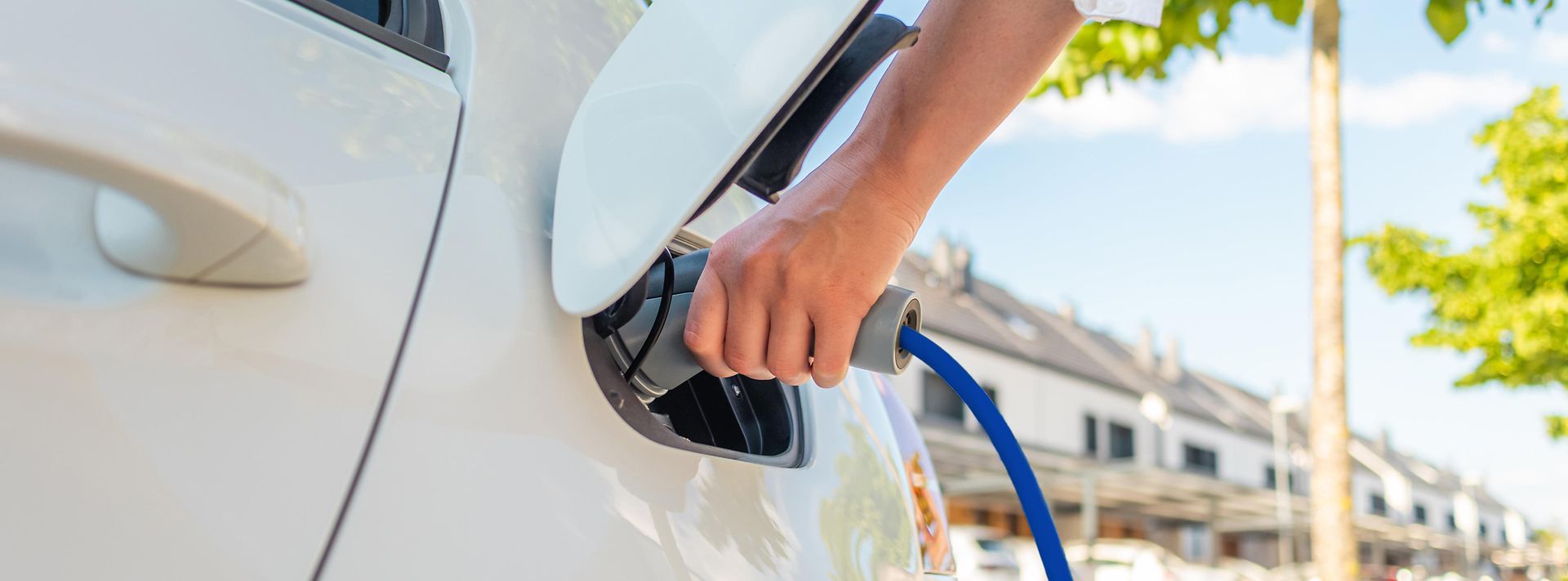 E-Fahrzeug welches geladen wird